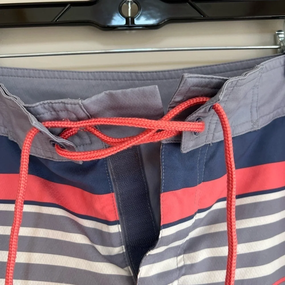 Vineyard Vines Men's Grey Striped Unlined Swim Board Shorts, size 30